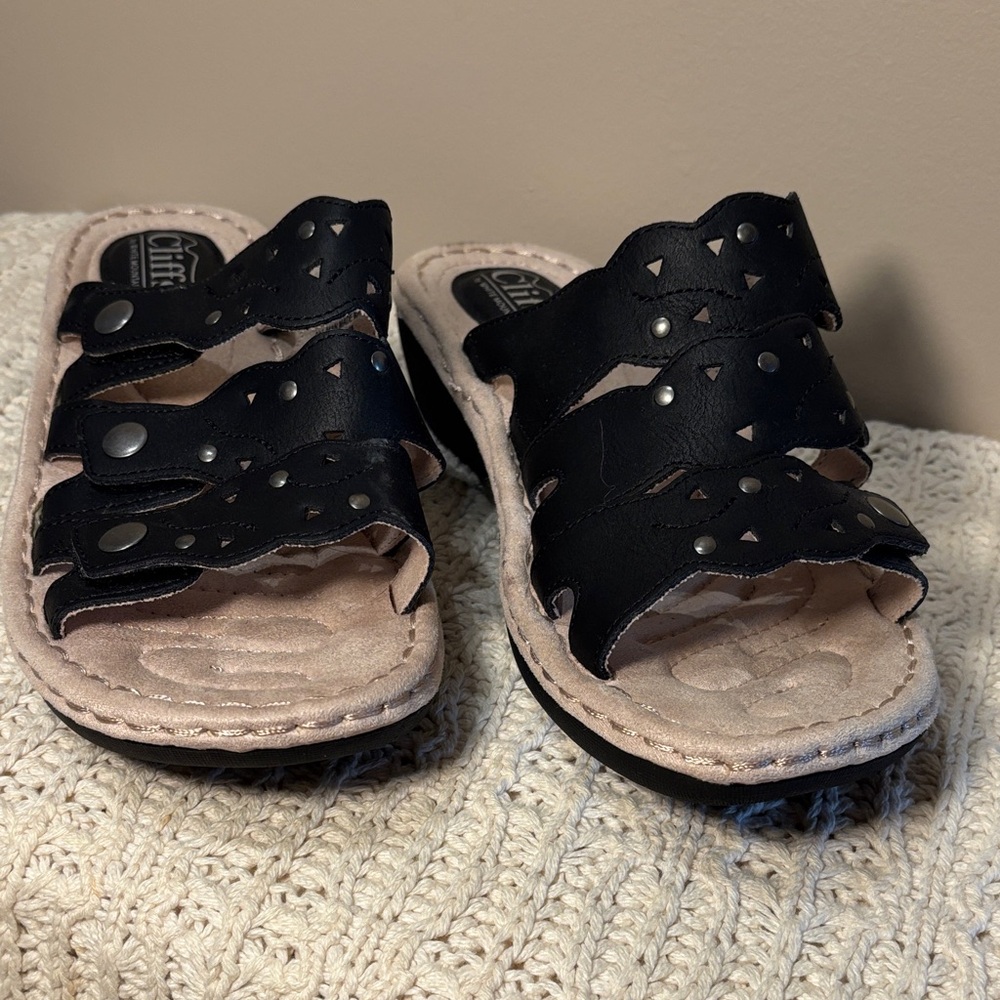 Cliffs by WHITE MOUNTAIN Black Sandals